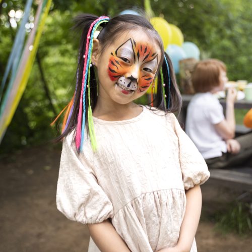 kid-having-fun-jungle-party